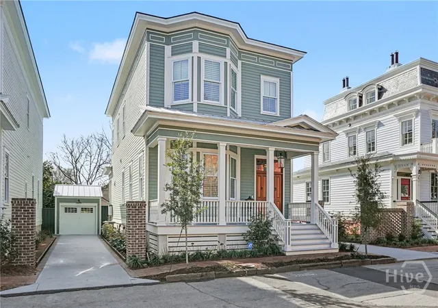 Photo 1 of Single family home for sale at 505 E Huntingdon St, Savannah, GA 31401 | MLS# SA362129 | Listing updated on 2026-08-19