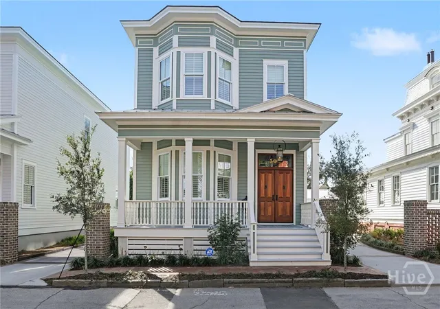 Photo 2 of Single family home for sale at 505 E Huntingdon St, Savannah, GA 31401 | MLS# SA362129 | Listing updated on 2026-08-19