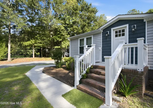 Photo 3 of Manufactured home for sale at 295 Groves Point Cir, Hampstead, NC 28443 | MLS# 100592795 | Listing updated on 2026-09-28