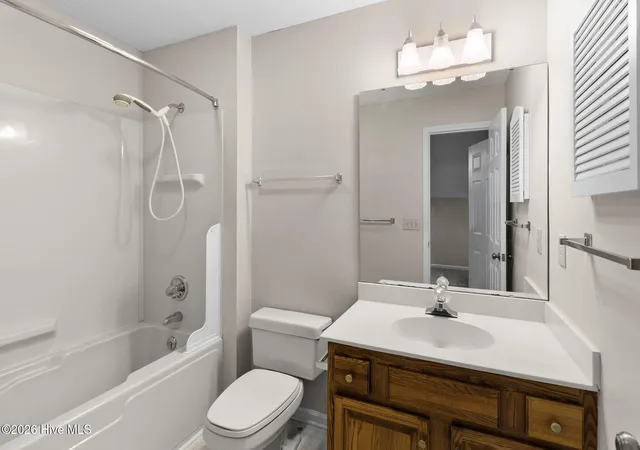 Listing Photo 2 - Condo for sale in building located at 12 Pinehurst Manor Dr, Pinehurst, NC 28374 - Unit #D