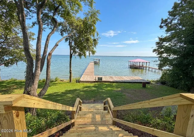 Photo 3 of Single family home for sale at 104 Live Oak Cir, Lake Waccamaw, NC 28450 | MLS# 100570636 | Listing updated on 2026-08-19