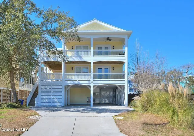 Photo 1 of Single family home for sale at 107 Se 69th St, Oak Island, NC 28465 | MLS# 100599122 | Listing updated on 2026-08-27