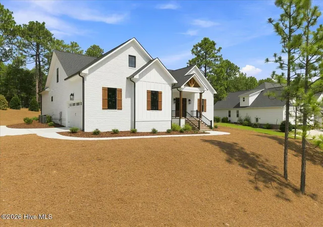 Photo 3 of Single family home for sale at 117 Steeplechase Wy, Southern Pines, NC 28387 | MLS# 100598170 | Listing updated on 2026-09-13