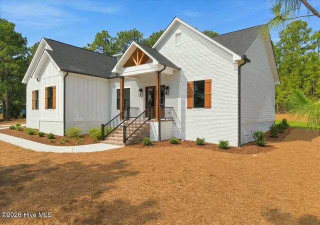 Photo 3 of Single family home for sale at 117 Steeplechase Wy, Southern Pines, NC 28387 | MLS# 100598170 | Listing updated on 2026-10-02