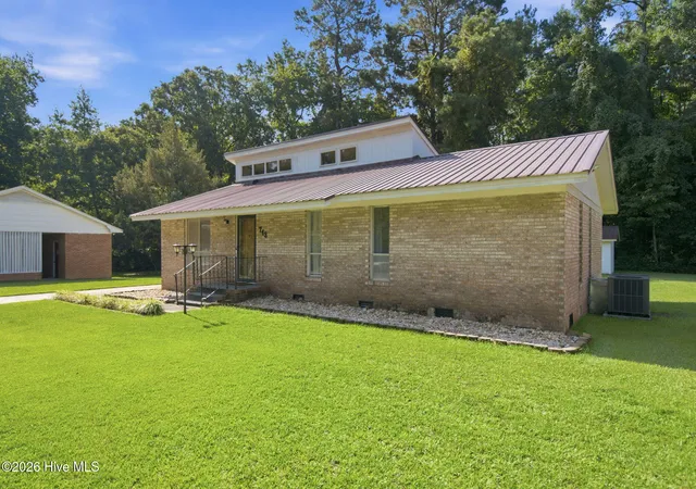 2nd image of 713 Pinewood Dr, Whiteville, NC 28472 | MLS# 100593149