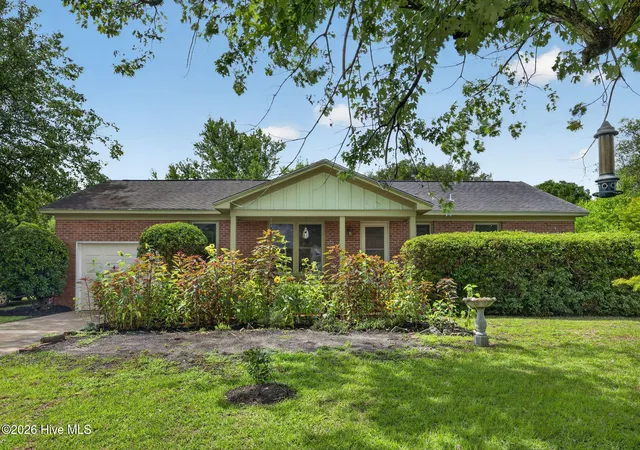 Photo 2 of Single family home for sale at 5010 Lord Tennyson Rd, Wilmington, NC 28405 | MLS# 100594574 | Listing updated on 2026-08-31