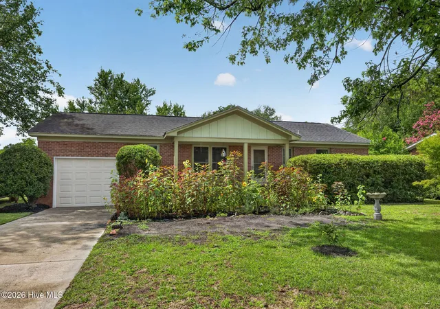Photo 3 of Single family home for sale at 5010 Lord Tennyson Rd, Wilmington, NC 28405 | MLS# 100594574 | Listing updated on 2026-08-31