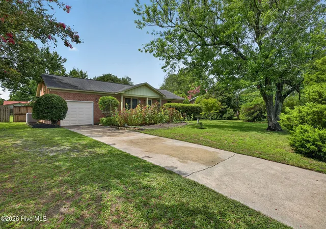 Photo 3 of Single family home for sale at 5010 Lord Tennyson Rd, Wilmington, NC 28405 | MLS# 100594574 | Listing updated on 2026-08-31