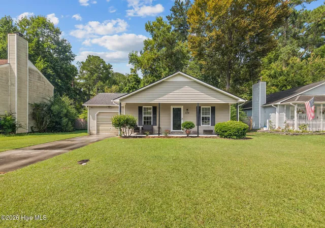 Photo 3 of Single family home for sale at 324 Lee Dr, Havelock, NC 28532 | MLS# 100599247 | Listing updated on 2026-09-20