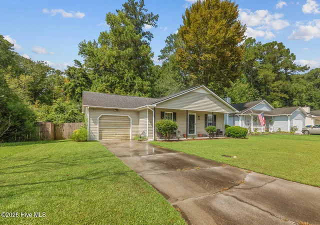 Photo 3 of Single family home for sale at 324 Lee Dr, Havelock, NC 28532 | MLS# 100599247 | Listing updated on 2026-09-20