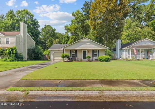 Photo 4 of Single family home for sale at 324 Lee Dr, Havelock, NC 28532 | MLS# 100599247 | Listing updated on 2026-09-20