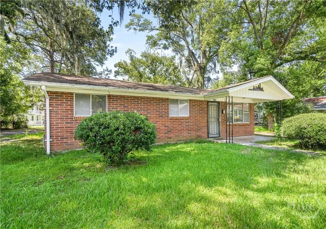 Photo 1 of Single family home for sale at 1135 Collins St, Savannah, GA 31404 | MLS# SA362633 | Listing updated on 2026-08-19