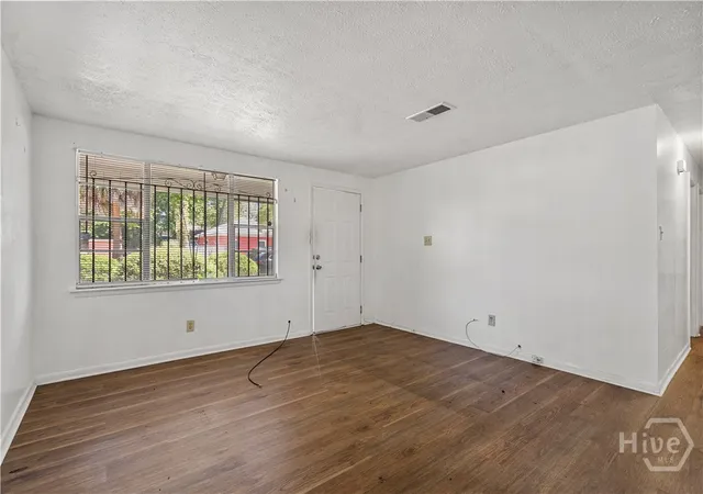 Photo 4 of Single family home for sale at 1135 Collins St, Savannah, GA 31404 | MLS# SA362633 | Listing updated on 2026-08-19