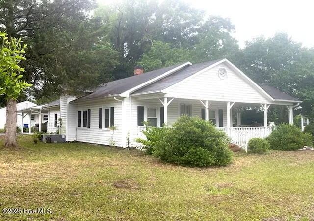 Photo 1 of Single family home for sale at 302 Lower St, Elizabethtown, NC 28337 | MLS# 100510019 | Listing updated on 2026-08-19
