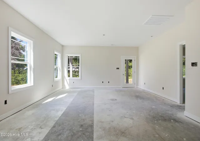 Photo 2 of Single family home for sale at 310 Camp Crk Dr, Oriental, NC 28571 | MLS# 100594790 | Listing updated on 2026-08-19