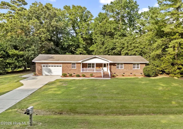 Photo 2 of Single family home for sale at 118 S Belvedere Dr, Hampstead, NC 28443 | MLS# 100593138 | Listing updated on 2026-08-23