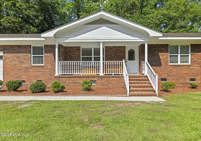 Photo 4 of Single family home for sale at 118 S Belvedere Dr, Hampstead, NC 28443 | MLS# 100593138 | Listing updated on 2026-08-23