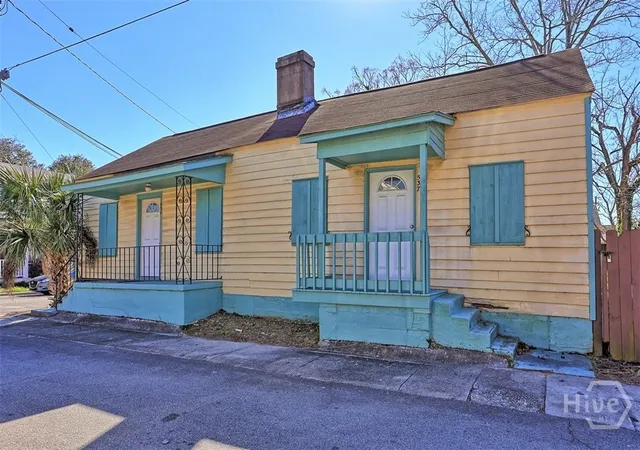 Photo 1 of Single family home for sale at 537 Hartridge St, Savannah, GA 31401 | MLS# SA347287 | Listing updated on 2026-10-09