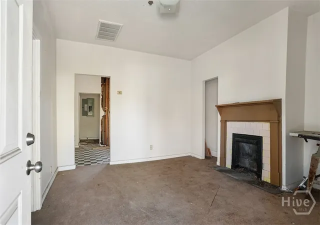 Photo 3 of Single family home for sale at 537 Hartridge St, Savannah, GA 31401 | MLS# SA347287 | Listing updated on 2026-10-09