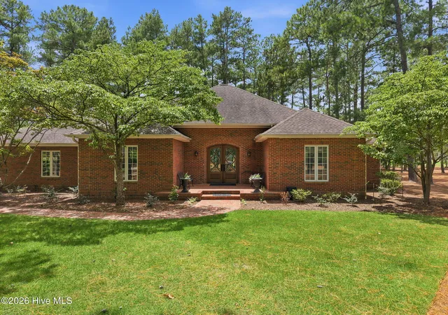 Photo 1 of Single family home for sale at 39 Devon Dr, Pinehurst, NC 28374 | MLS# 100591229 | Listing updated on 2026-08-19