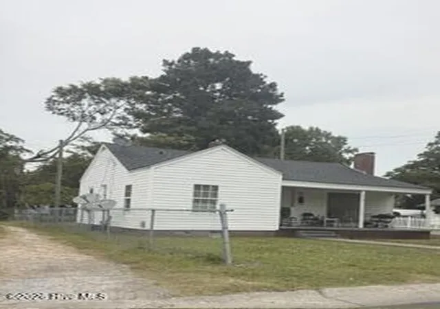 Photo 2 of Single family home for sale at 213 E Hillsboro St, Mount Olive, NC 28365 | MLS# 100582255 | Listing updated on 2026-08-19