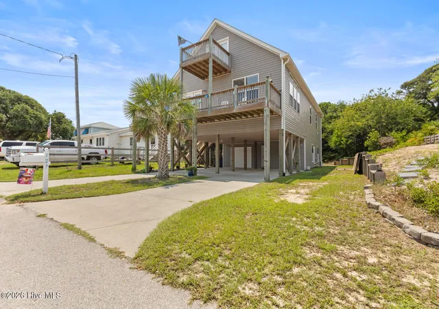 Photo 3 of Single family home for sale at 127 Eastview Dr, Emerald Isle, NC 28594 | MLS# 100592780 | Listing updated on 2026-09-07