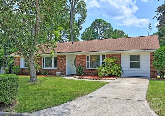 Photo 2 of Single family home for sale at 5 Prince Charles Ct, Savannah, GA 31406 | MLS# SA362792 | Listing updated on 2026-09-09