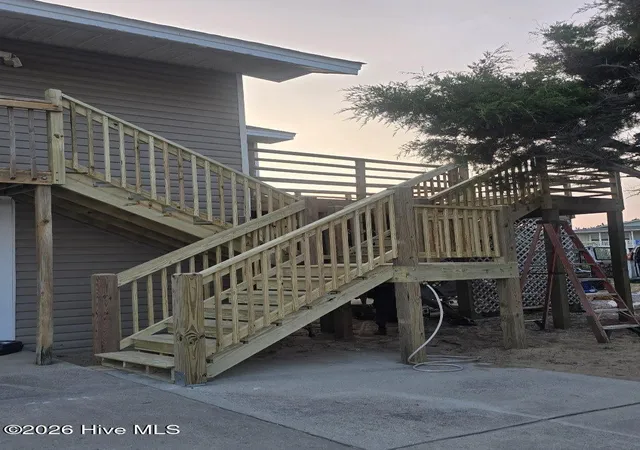 Photo 4 of Single family home for sale at 930 E Beach Dr, Oak Island, NC 28465 | MLS# 100585917 | Listing updated on 2026-08-20