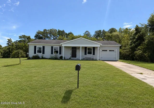 Photo 1 of Single family home for sale at 5 Crown Point Rd, Hubert, NC 28539 | MLS# 100594190 | Listing updated on 2026-09-01