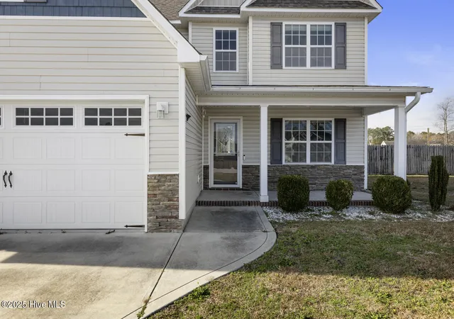Photo 3 of Single family home for sale at 405 Duncan Dr S, Richlands, NC 28574 | MLS# 100596909 | Listing updated on 2026-09-04