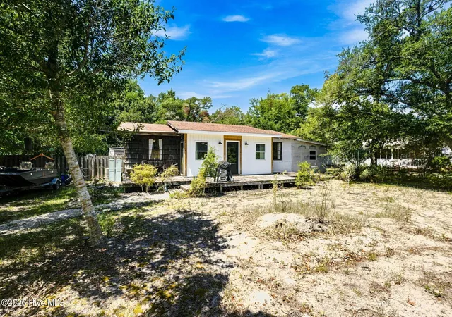 Photo 1 of Single family home for sale at 139 Ne 17th Street, Oak Island, NC 28465 | MLS# 100597540 | Listing updated on 2026-08-20