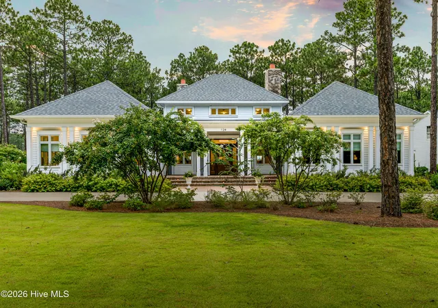Photo 1 of Single family home for sale at 124 Chesterfield Dr, Pinehurst, NC 28374 | MLS# 100593906 | Listing updated on 2026-08-19