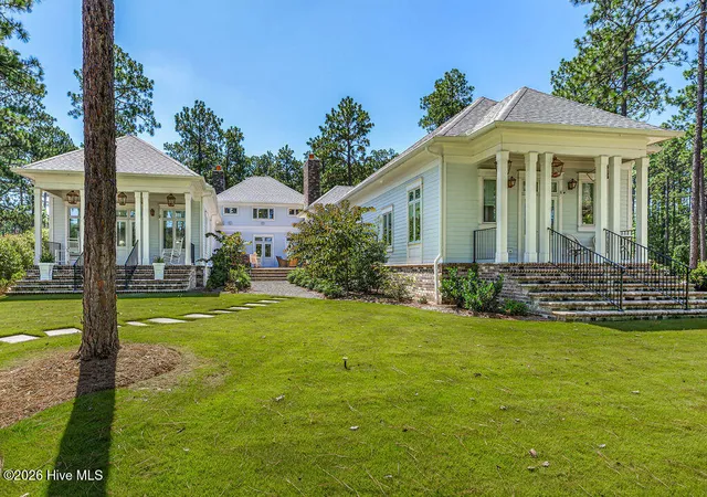 Photo 4 of Single family home for sale at 124 Chesterfield Dr, Pinehurst, NC 28374 | MLS# 100593906 | Listing updated on 2026-08-19