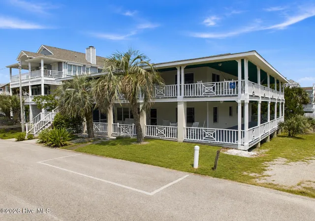Photo 3 of Single family home for sale at 5 Augusta St, Wrightsville Beach, NC 28480 | MLS# 100597441 | Listing updated on 2026-09-14