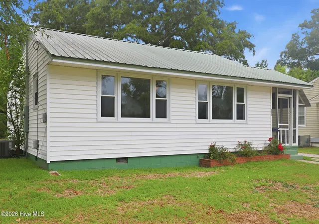 Photo 3 of Single family home for sale at 303 Banks St, Jacksonville, NC 28540 | MLS# 100592108 | Listing updated on 2026-08-27