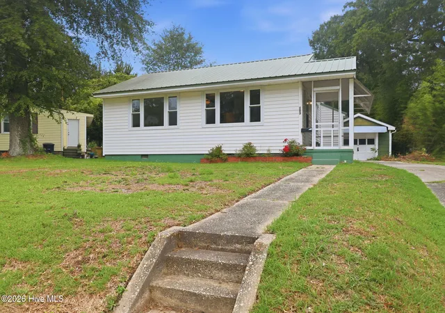 Photo 3 of Single family home for sale at 303 Banks St, Jacksonville, NC 28540 | MLS# 100592108 | Listing updated on 2026-08-27