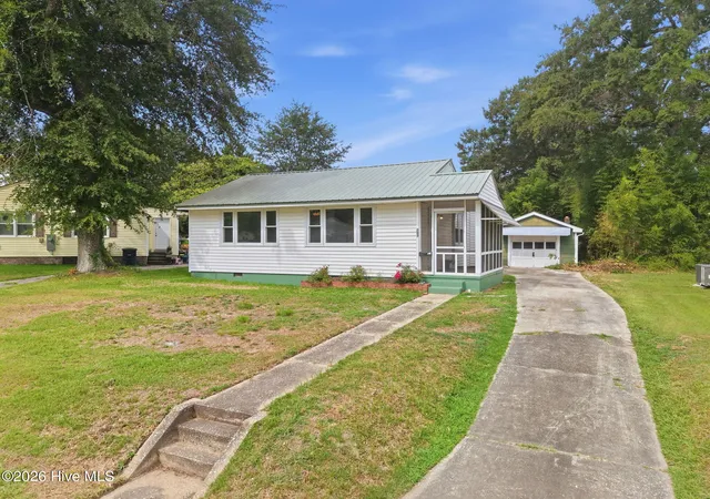 Photo 4 of Single family home for sale at 303 Banks St, Jacksonville, NC 28540 | MLS# 100592108 | Listing updated on 2026-08-27