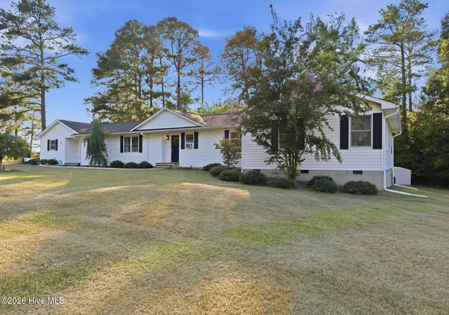 Photo 2 of Single family home for sale at 180 Carthage Rd, Carthage, NC 28327 | MLS# 100598946 | Listing updated on 2026-08-28