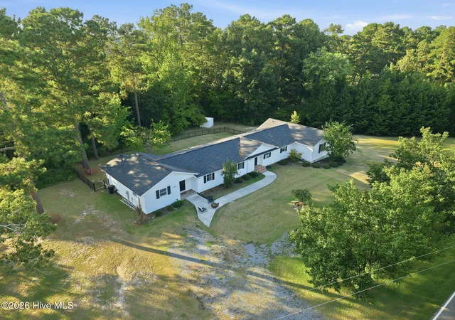 Photo 3 of Single family home for sale at 180 Carthage Rd, Carthage, NC 28327 | MLS# 100598946 | Listing updated on 2026-08-28