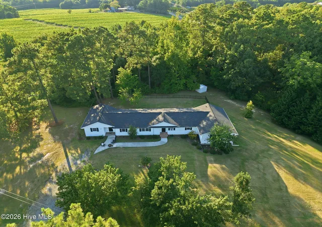Photo 4 of Single family home for sale at 180 Carthage Rd, Carthage, NC 28327 | MLS# 100598946 | Listing updated on 2026-08-28