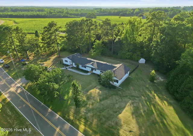 Photo 5 of Single family home for sale at 180 Carthage Rd, Carthage, NC 28327 | MLS# 100598946 | Listing updated on 2026-08-28