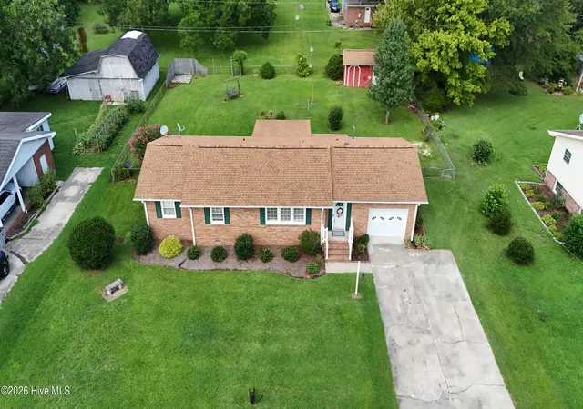 Photo 2 of Single family home for sale at 309 General Pettigrew Dr, Plymouth, NC 27962 | MLS# 100594953 | Listing updated on 2026-08-19
