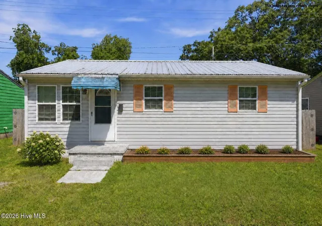 Photo 2 of Single family home for sale at 518 Ruth Ave, New Bern, NC 28560 | MLS# 100575890 | Listing updated on 2026-09-16