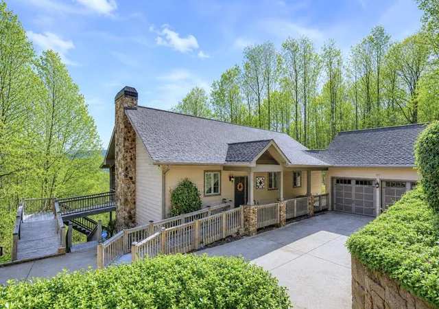 Photo 1 of Single family home for sale at 197 Eagles View Rd, Hayesville, NC 28904 | MLS# 98543478 | Listing updated on 2026-08-19