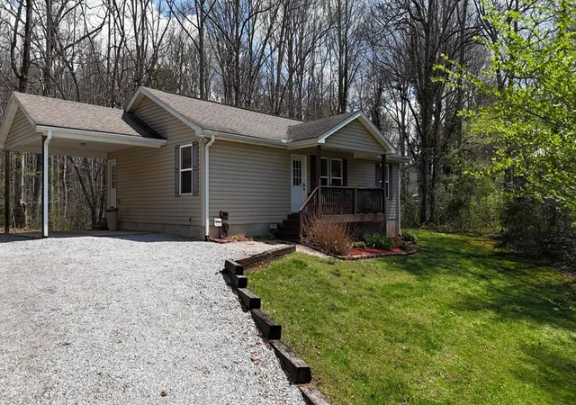 Photo 4 of Single family home for sale at 133 Underburg Ln, Franklin, NC 28734 | MLS# 98544359 | Listing updated on 2026-08-19