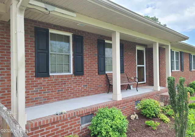 Photo 2 of Single family home for sale at 569 Central Ave, Kinston, NC 28504 | MLS# 100591514 | Listing updated on 2026-08-19