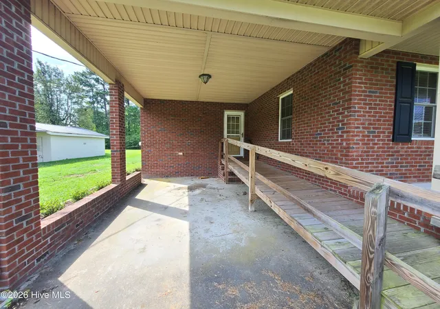 Photo 3 of Single family home for sale at 569 Central Ave, Kinston, NC 28504 | MLS# 100591514 | Listing updated on 2026-08-19