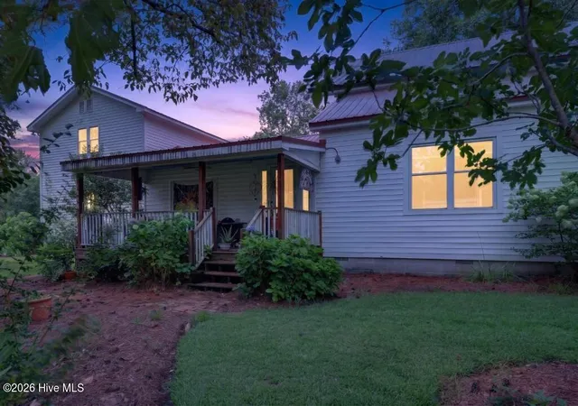 Photo 1 of Single family home for sale at 1465 B St, New Bern, NC 28560 | MLS# 100594050 | Listing updated on 2026-09-04