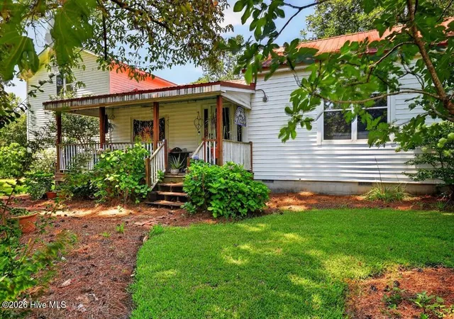 Photo 2 of Single family home for sale at 1465 B St, New Bern, NC 28560 | MLS# 100594050 | Listing updated on 2026-09-04