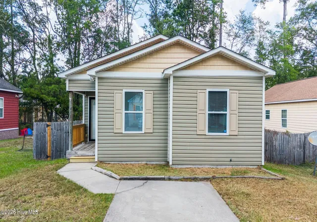 Photo 2 of Single family home for sale at 3913 Prices Ln, Wilmington, NC 28405 | MLS# 100589459 | Listing updated on 2026-08-19